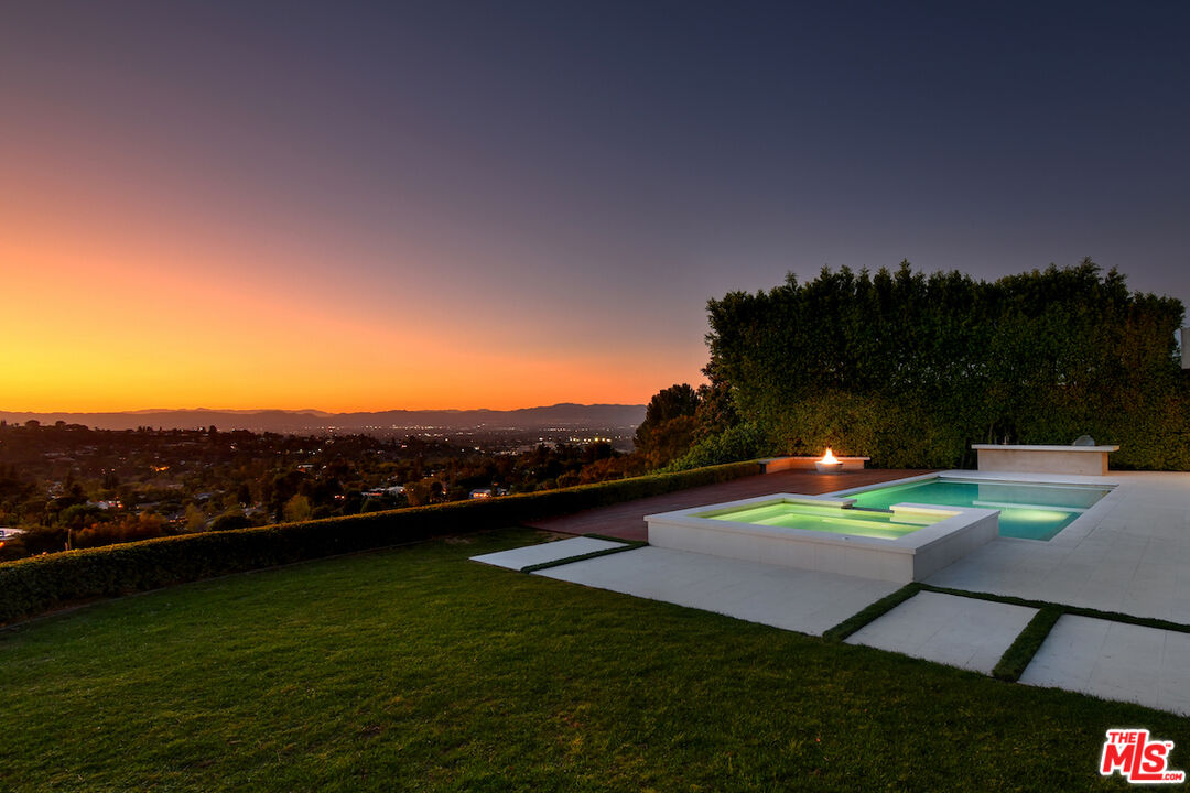 16167 Royal Oak Road Encino, CA 91436 - Photo 26 of 30