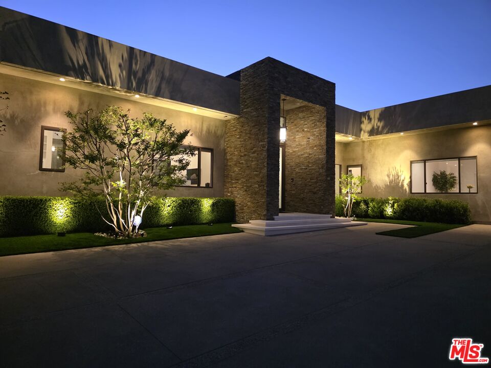 16167 Royal Oak Road Encino, CA 91436 - Photo 3 of 30
