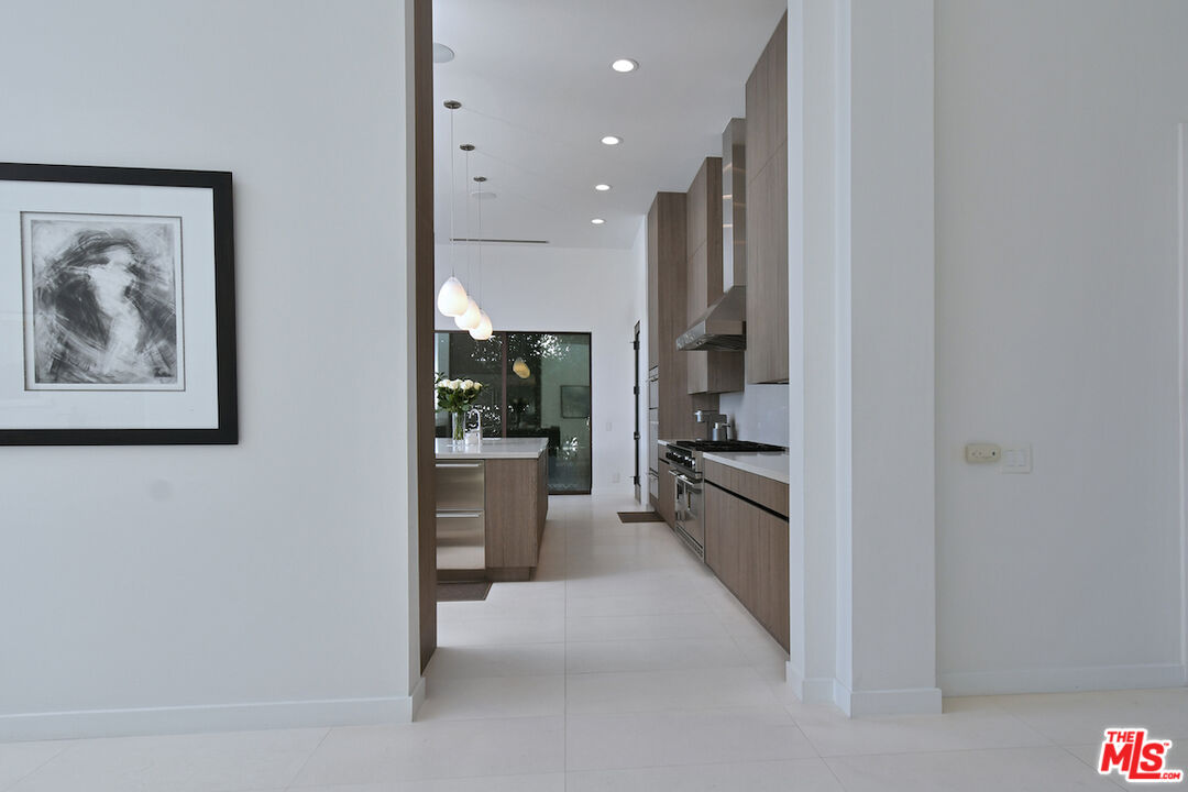 16167 Royal Oak Road Encino, CA 91436 - Photo 8 of 30
