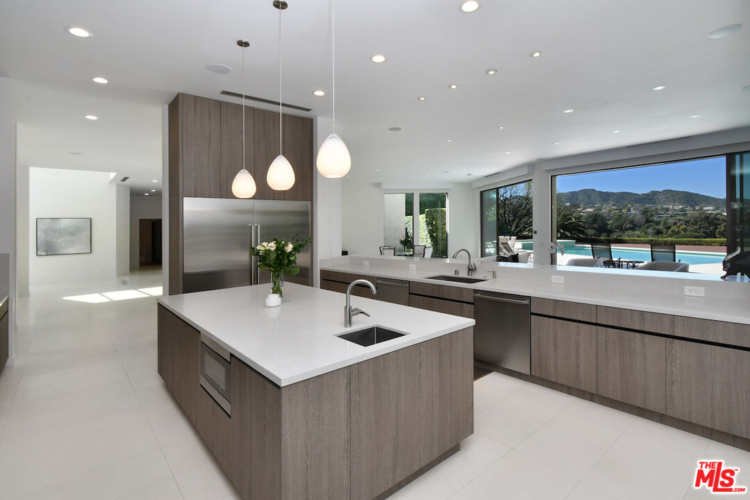 16167 Royal Oak Road Encino, CA 91436 - Photo 10 of 30