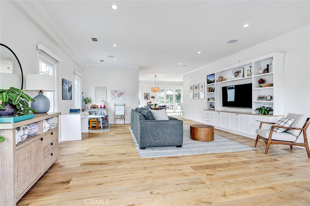 825 Center Street El Segundo, CA 90245 - Photo 14 of 52 a living room with furniture and flat screen tv