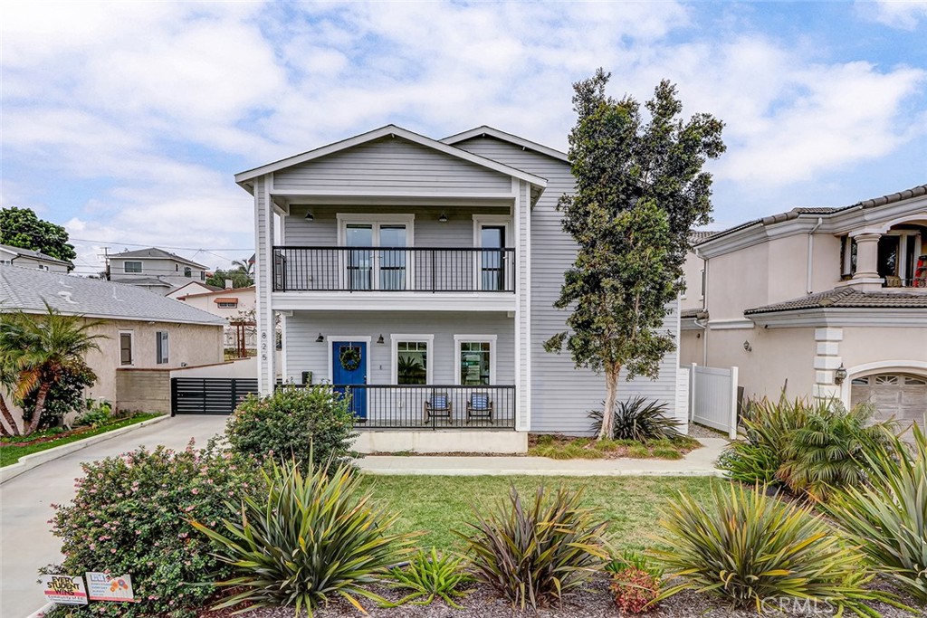 825 Center Street El Segundo, CA 90245 - Photo 2 of 52 a front view of a house with a yard