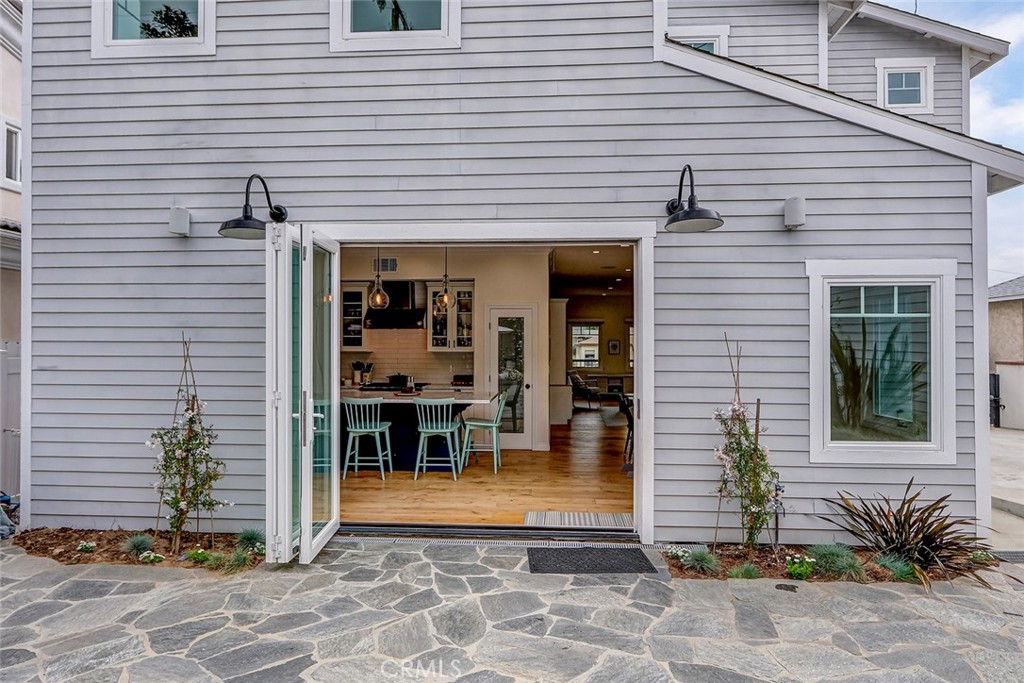 825 Center Street El Segundo, CA 90245 - Photo 40 of 52 a view of a entryway front of house
