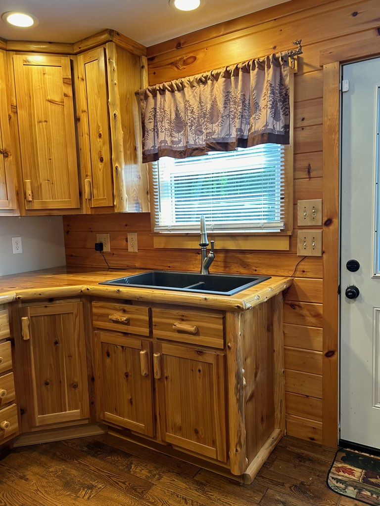 21240 Locust Branch Road Damascus, VA 24236 - Photo 34 of 57 Gallery Image 34