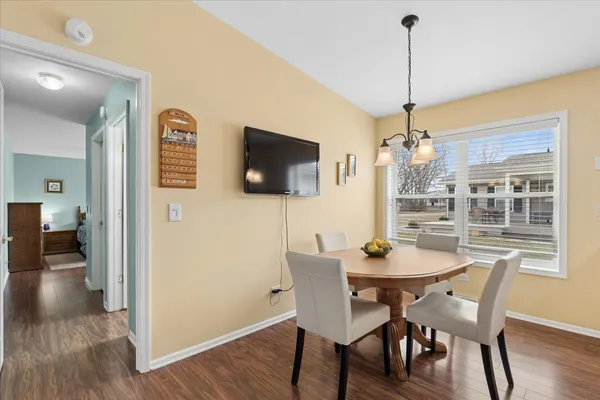 $233,520 | 1810 Paddock Court, Grayslake, IL 60030