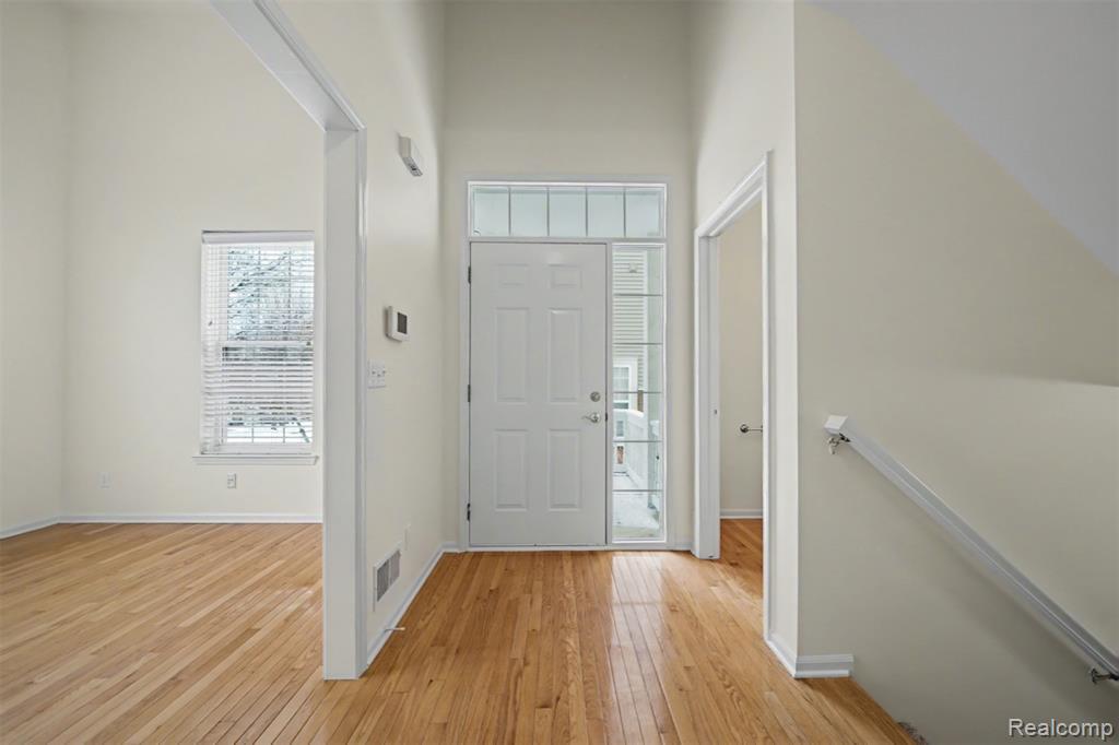 638 West Bluff Court, Unit 31 Rochester Hills, MI 48307 - Photo 2 of 49