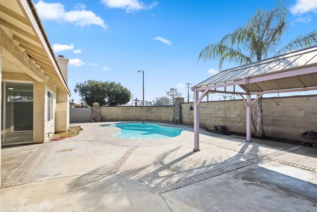 $425,000 | 903 West Redwood Street, Hanford, CA 93230