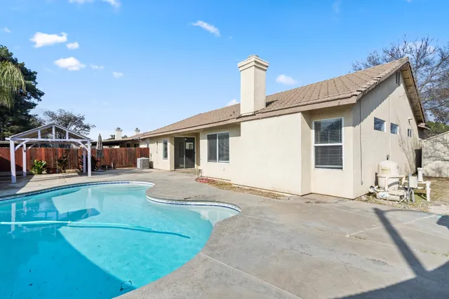 $425,000 | 903 West Redwood Street, Hanford, CA 93230