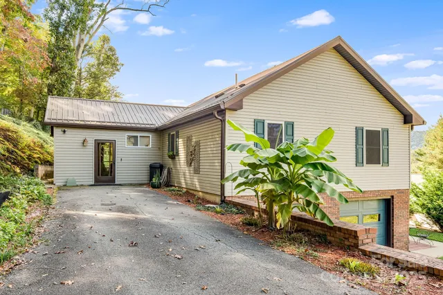 $629,000 | 38 Eden Lane, Waynesville, NC 28785