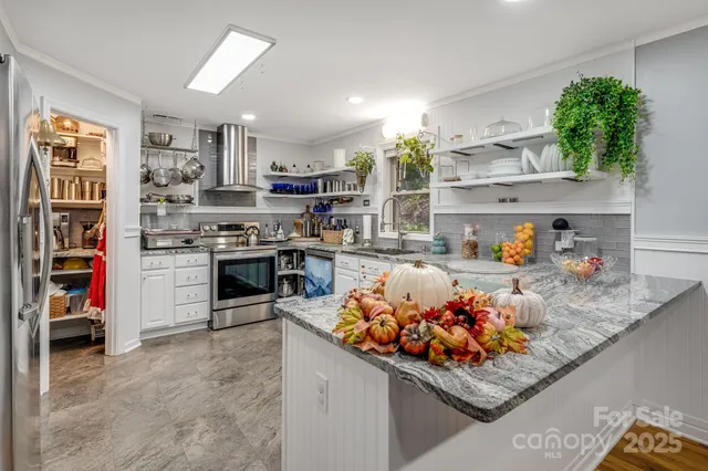 $629,000 | 38 Eden Lane, Waynesville, NC 28785