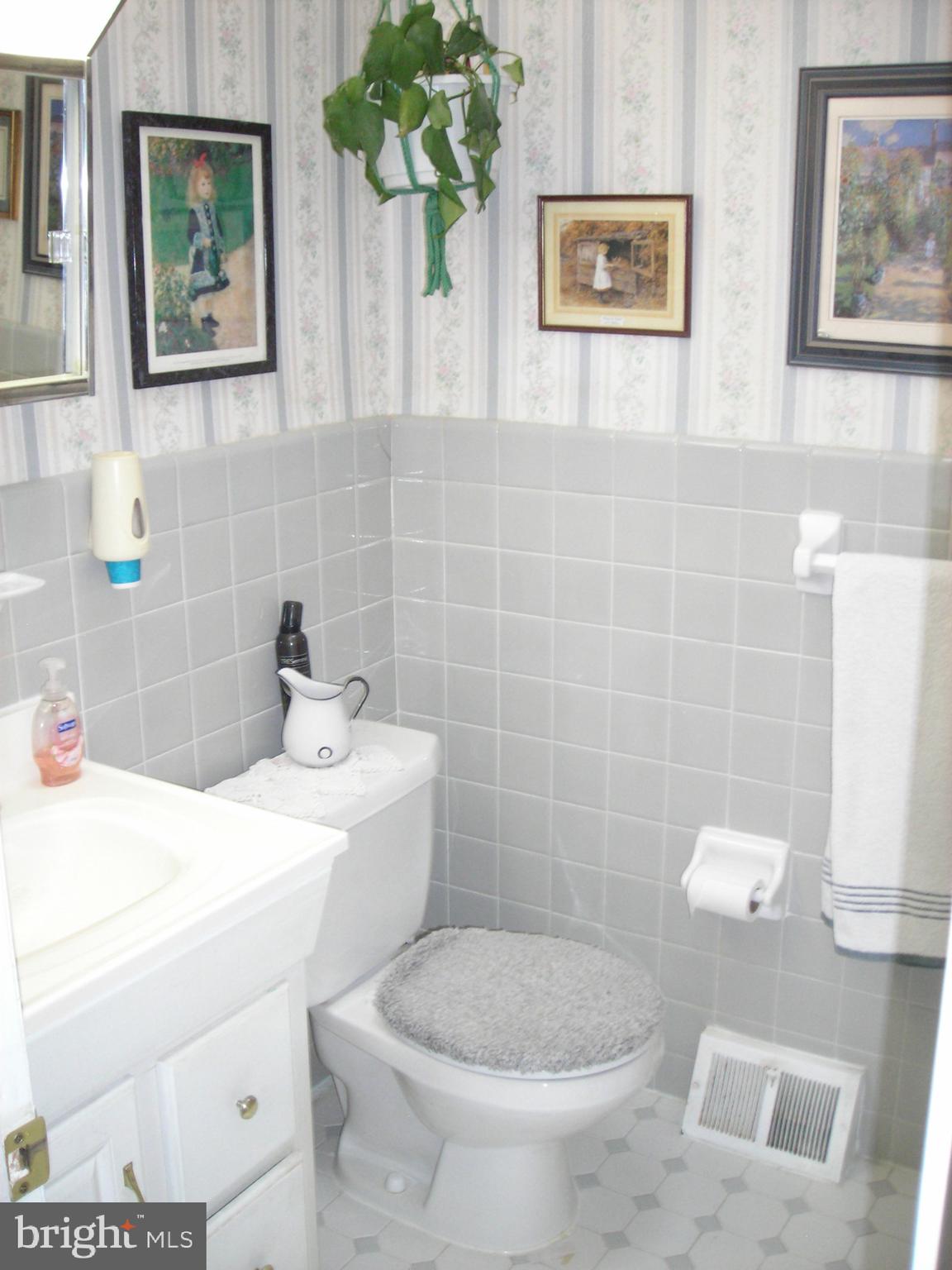 7271 Hill Road Philadelphia, PA 19128 - Photo 11 of 29 Gallery Image 11