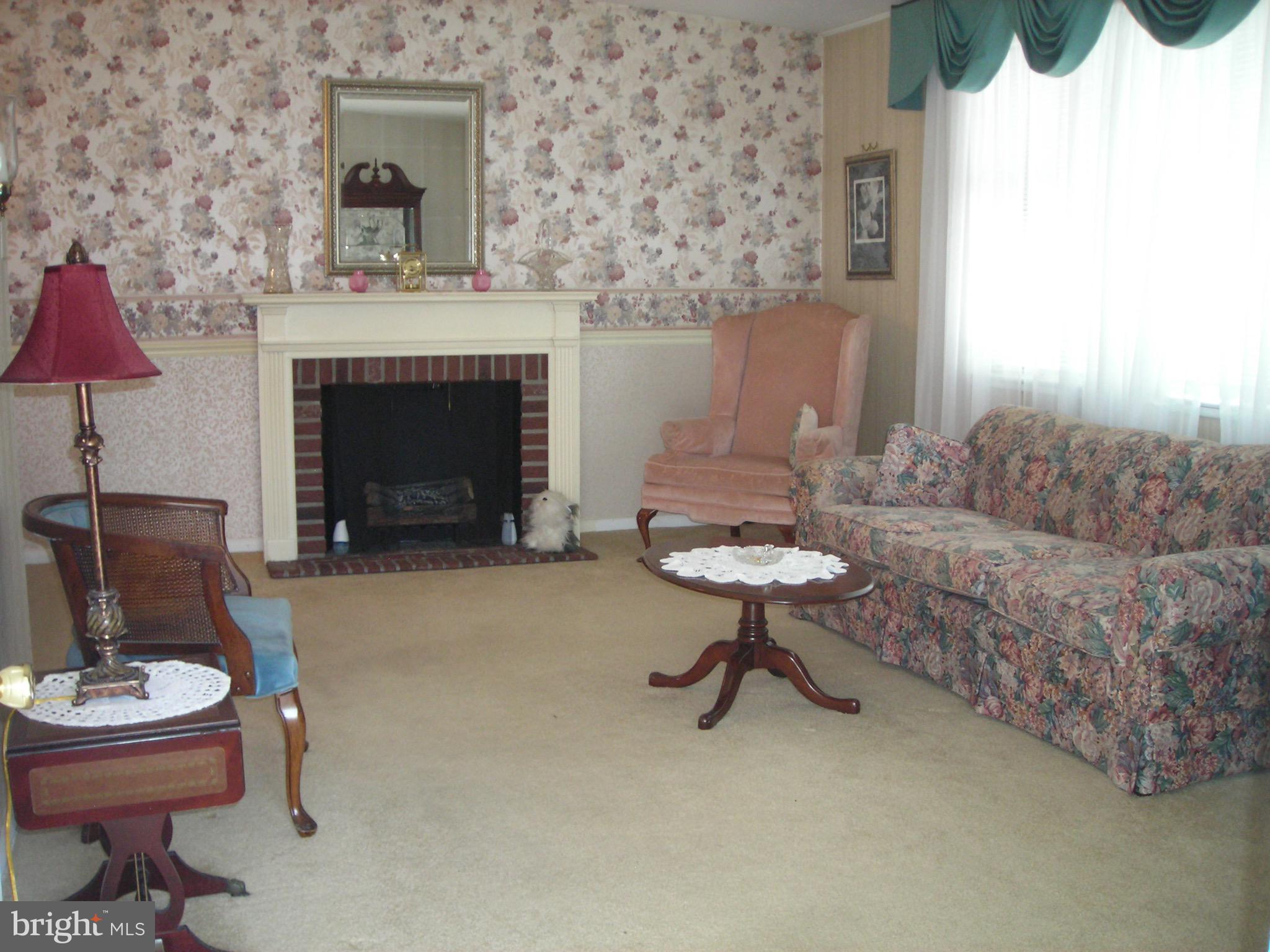 7271 Hill Road Philadelphia, PA 19128 - Photo 3 of 29 Gallery Image 3