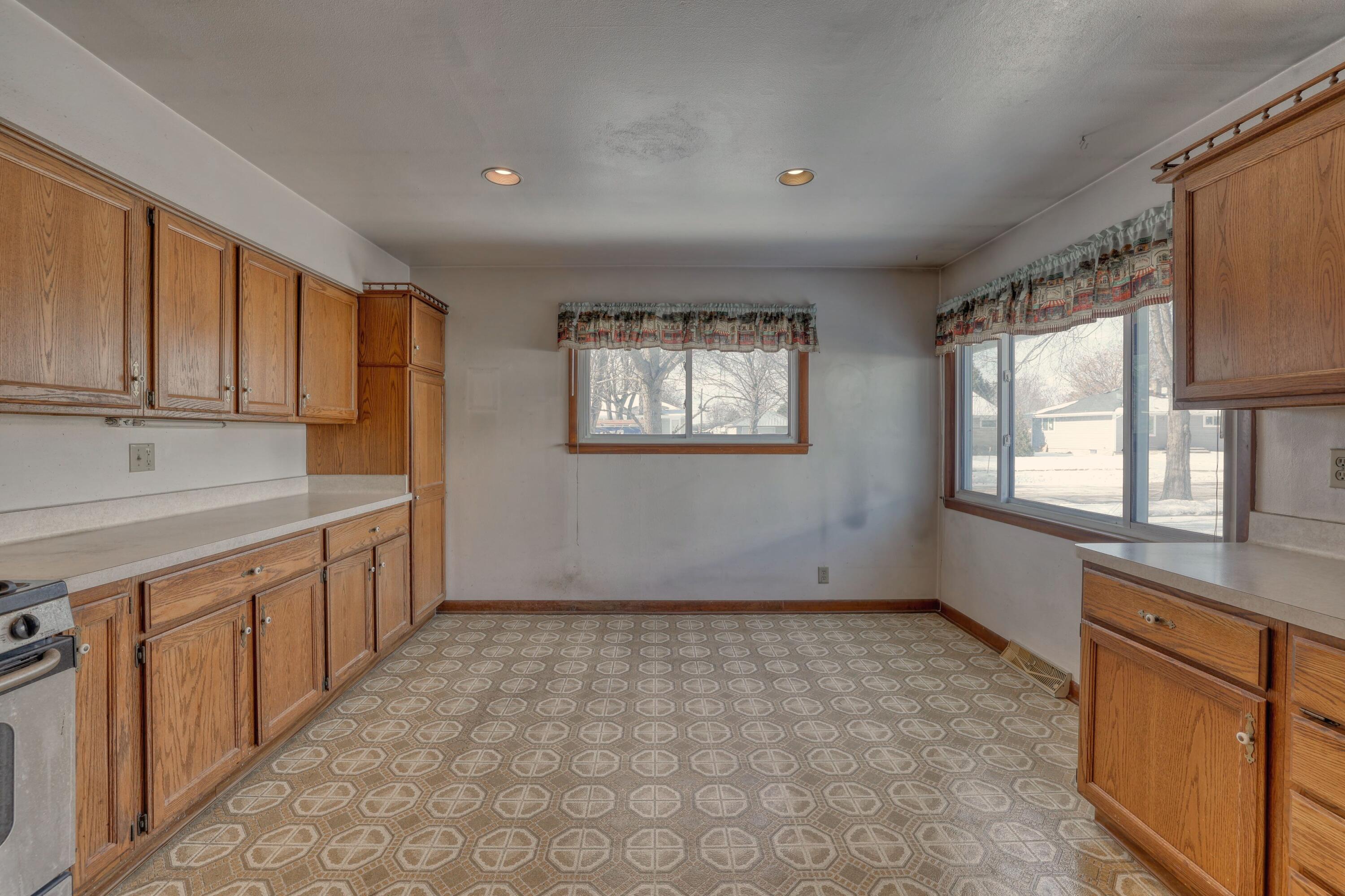 2880 South 98th Street West Allis, WI 53227 - Photo 4 of 33 Huge kitchen