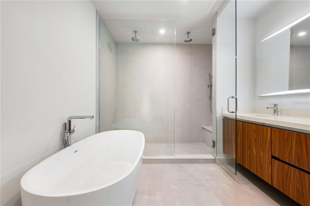 111 Golden Gate Point, Unit 303 Sarasota, FL 34236 - Photo 19 of 39