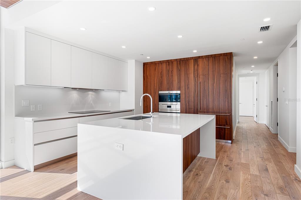 111 Golden Gate Point, Unit 303 Sarasota, FL 34236 - Photo 10 of 39