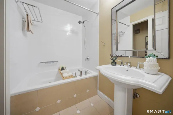 $648,900 | 1 Gold Street, Unit 17D&E, Hartford, CT 06103