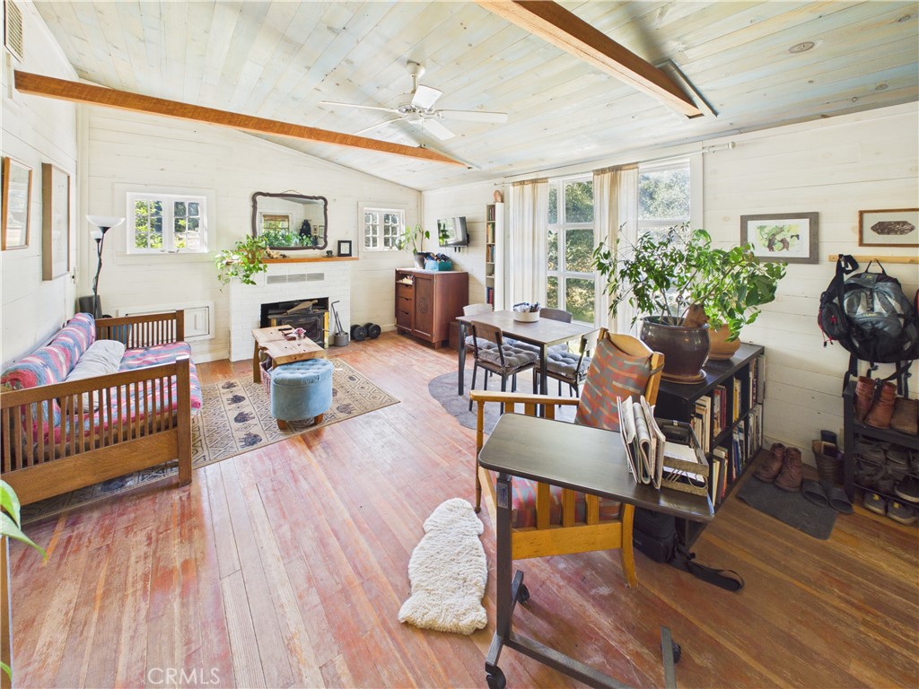 4208 Ramsden Road Mariposa, CA 95338 - Photo 5 of 42 a living room with furniture and a table