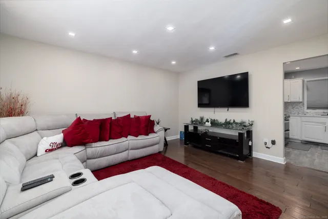 $449,900 | 76 Kenmore Avenue, Waterbury, CT 06708