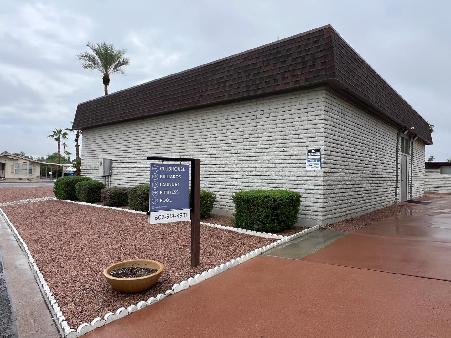 345 South 58th Street, Unit 82 Mesa, AZ 85206 - Photo 15 of 17 a view of a backyard of a house