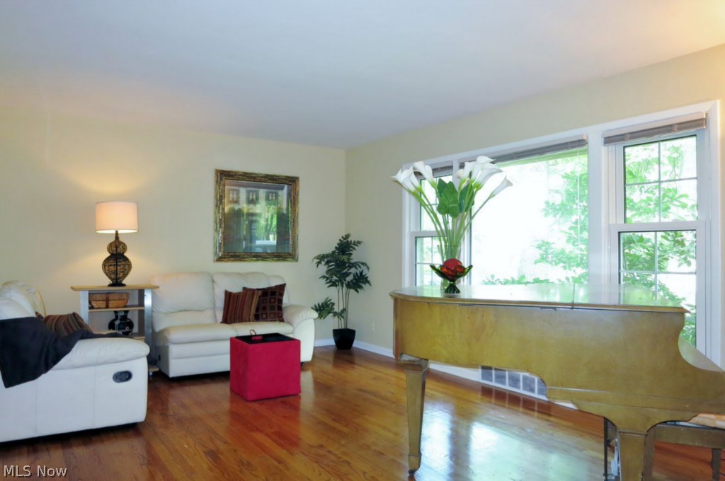 1038 Homestead Road Cleveland, OH 44121 - Photo 11 of 22