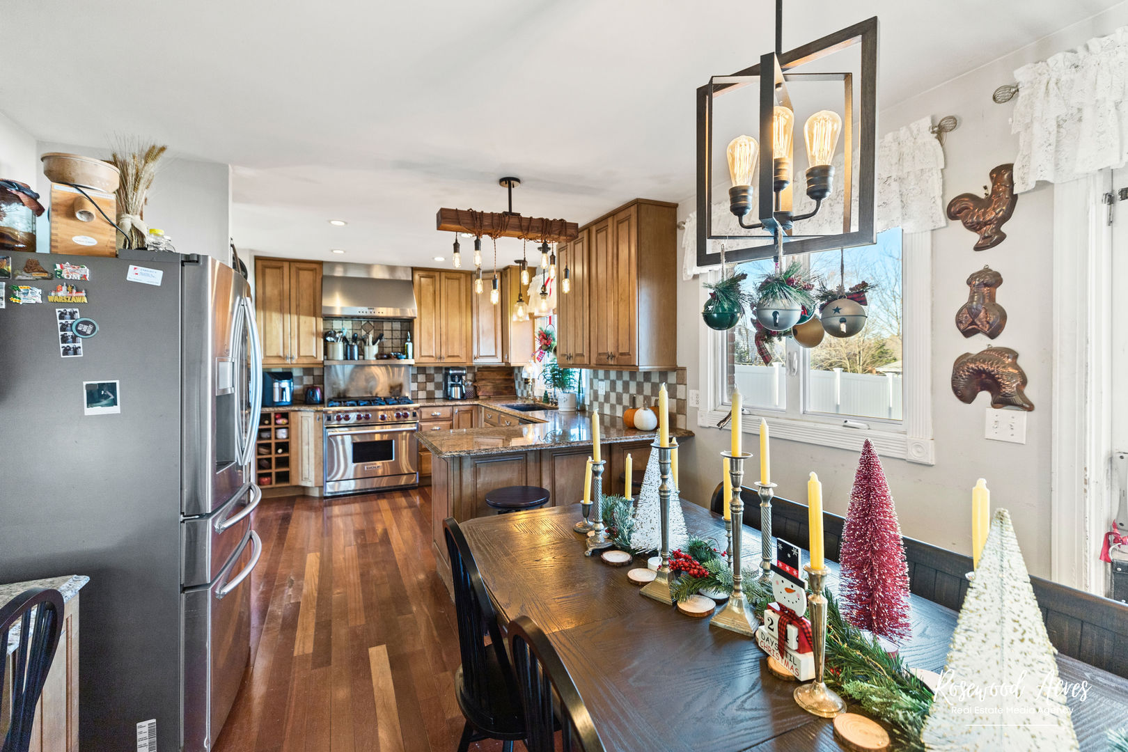 11016 Kimberly Trail Mokena, IL 60448 - Photo 11 of 22 a living room with furniture and wooden floor