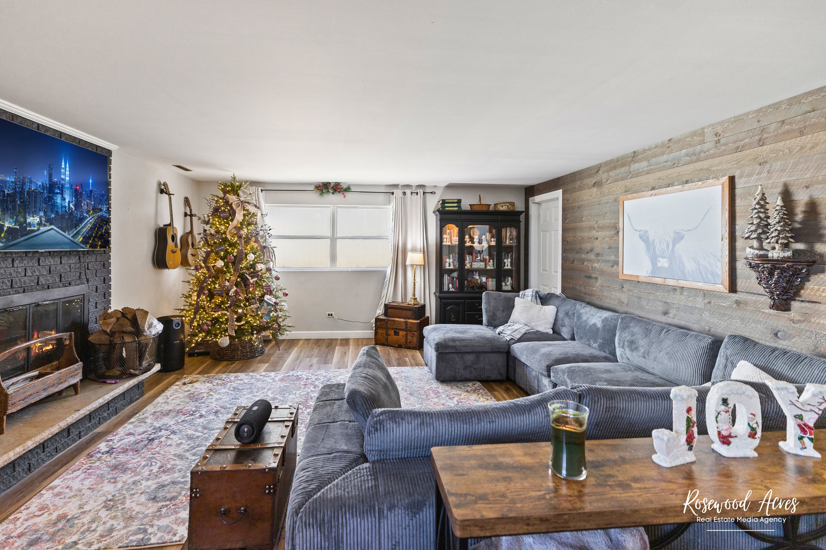 11016 Kimberly Trail Mokena, IL 60448 - Photo 12 of 22 a living room with furniture and a potted plant