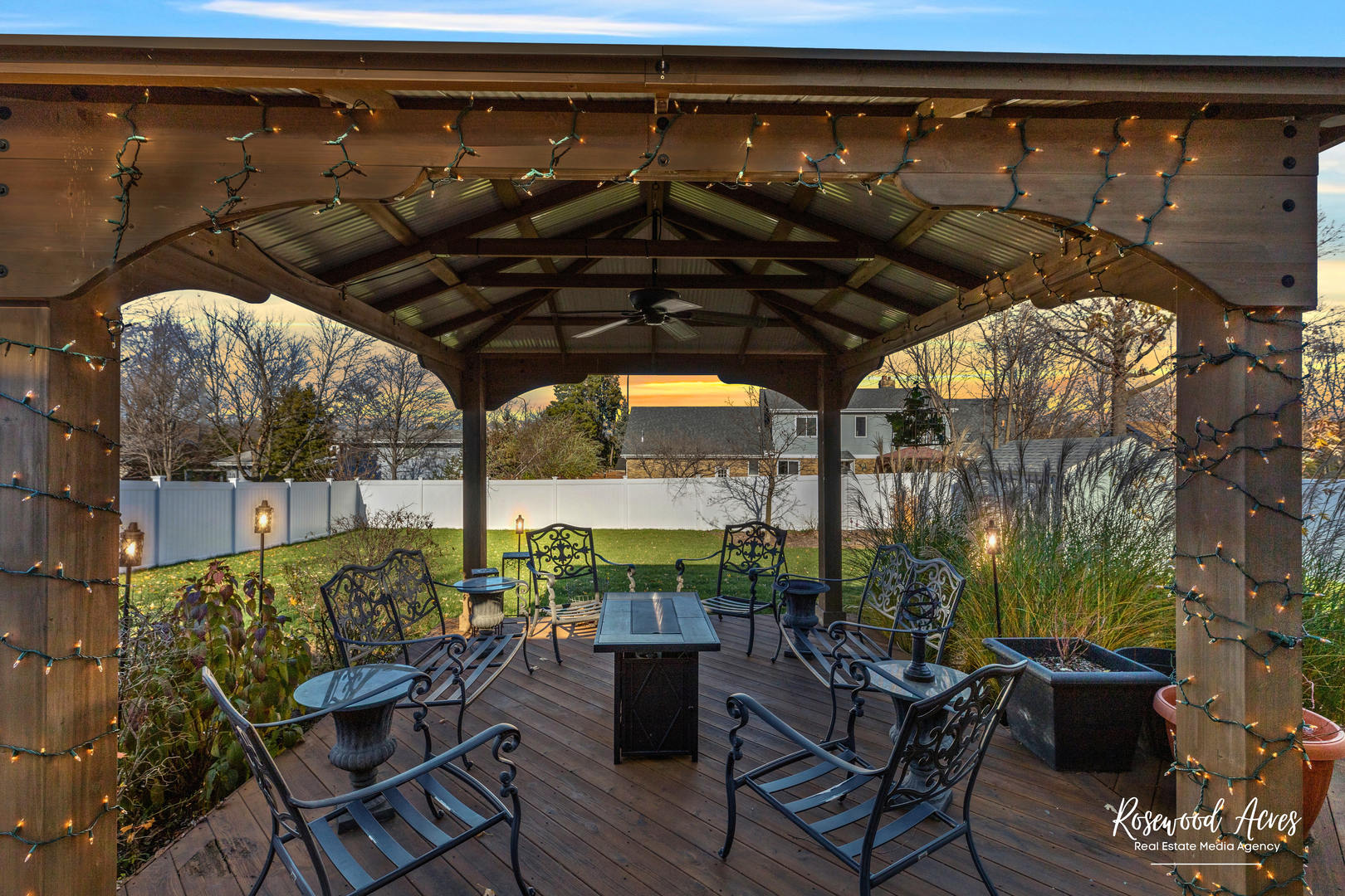 11016 Kimberly Trail Mokena, IL 60448 - Photo 20 of 22 a view of balcony with furniture and umbrella