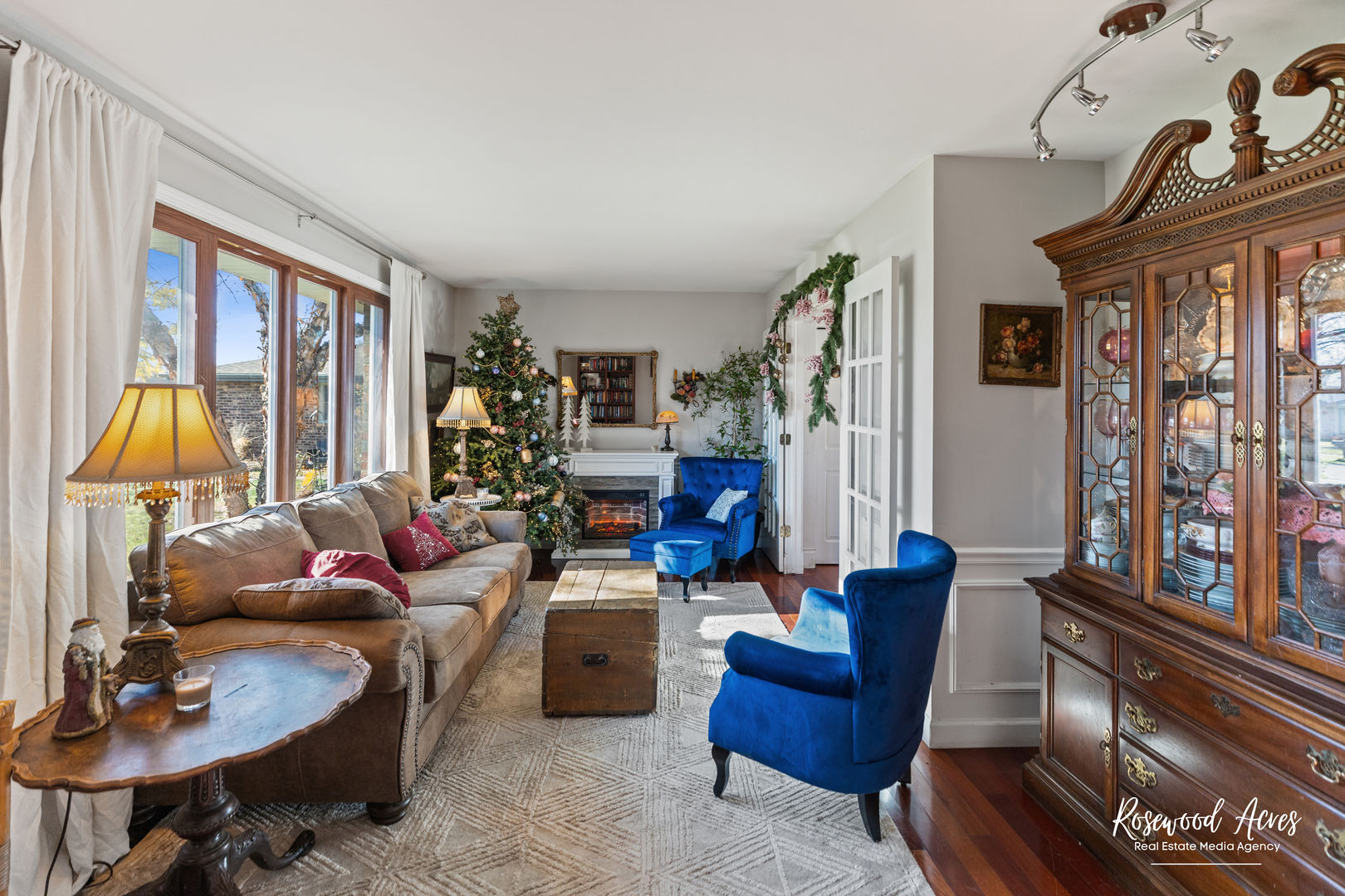11016 Kimberly Trail Mokena, IL 60448 - Photo 4 of 22 a living room with furniture and a floor to ceiling window