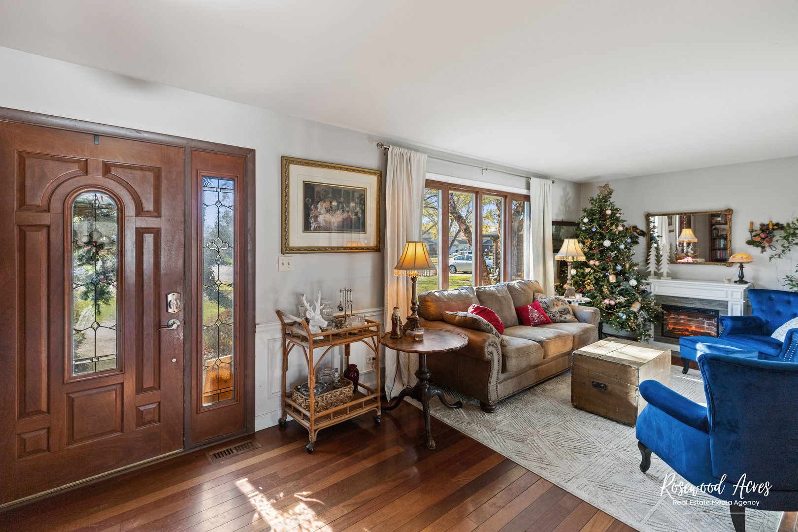 11016 Kimberly Trail Mokena, IL 60448 - Photo 5 of 22 a living room with furniture and wooden floor