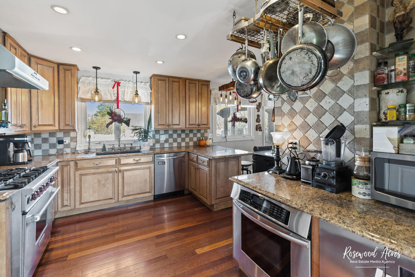 11016 Kimberly Trail Mokena, IL 60448 - Photo 7 of 22 a kitchen with stainless steel appliances granite countertop a stove a sink and a granite counter tops