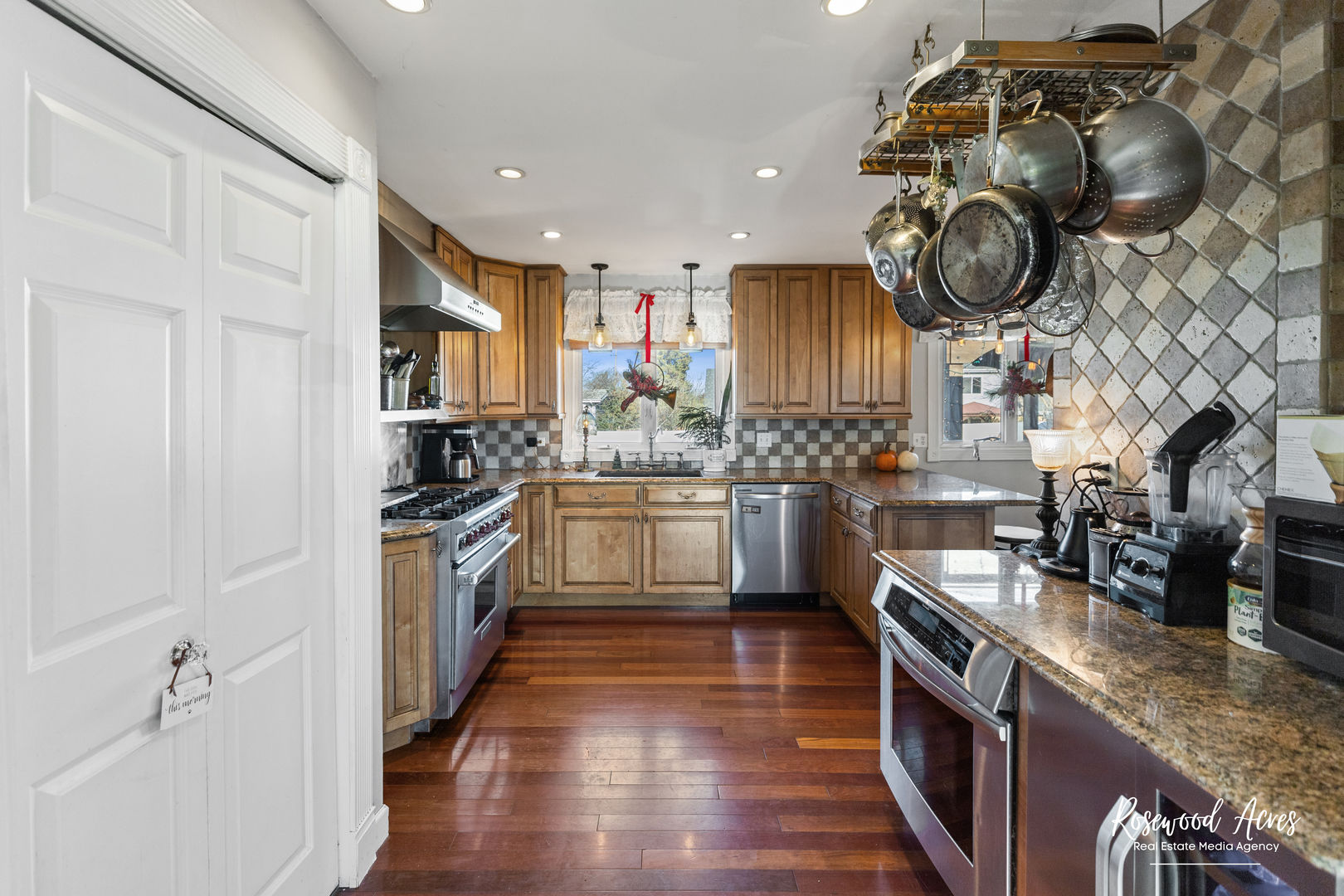 11016 Kimberly Trail Mokena, IL 60448 - Photo 8 of 22 a kitchen with stainless steel appliances granite countertop a sink a stove top oven a chimney and a center island