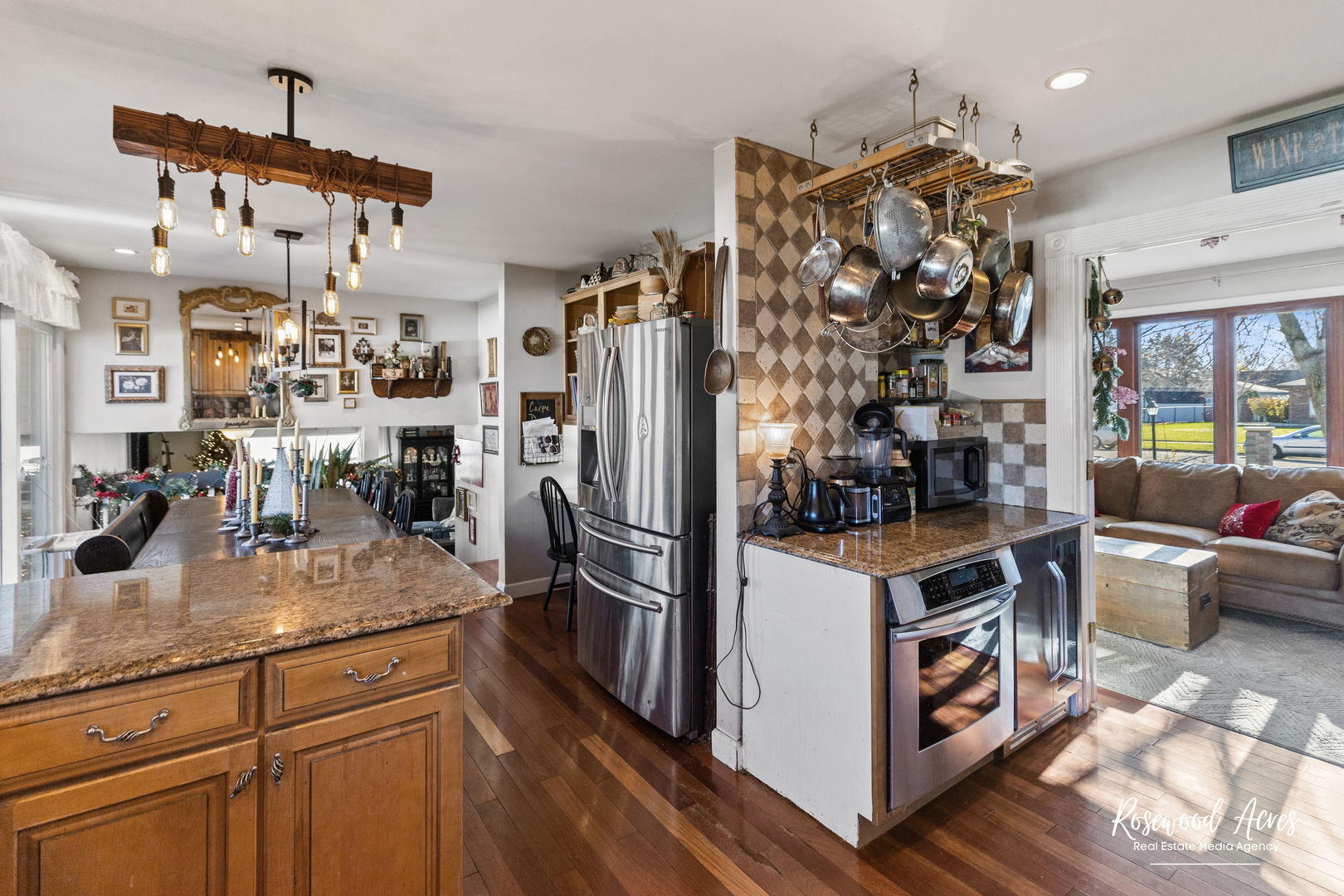 11016 Kimberly Trail Mokena, IL 60448 - Photo 10 of 22 a kitchen with refrigerator and cabinets