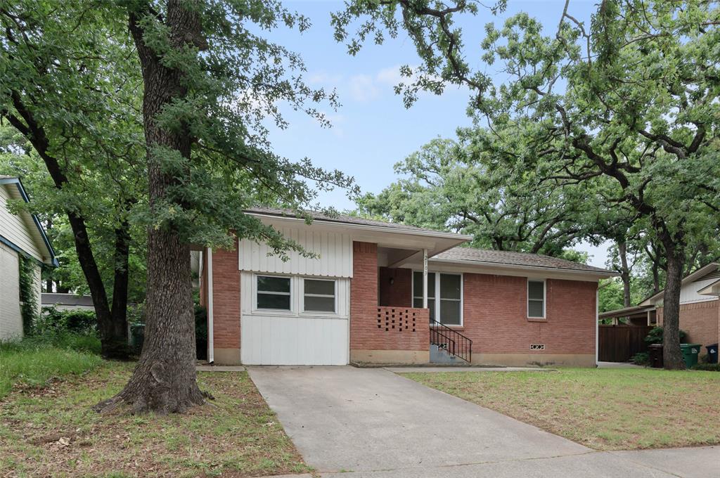 2103 Mercedes Road Denton, TX 76205 - Photo 2 of 22