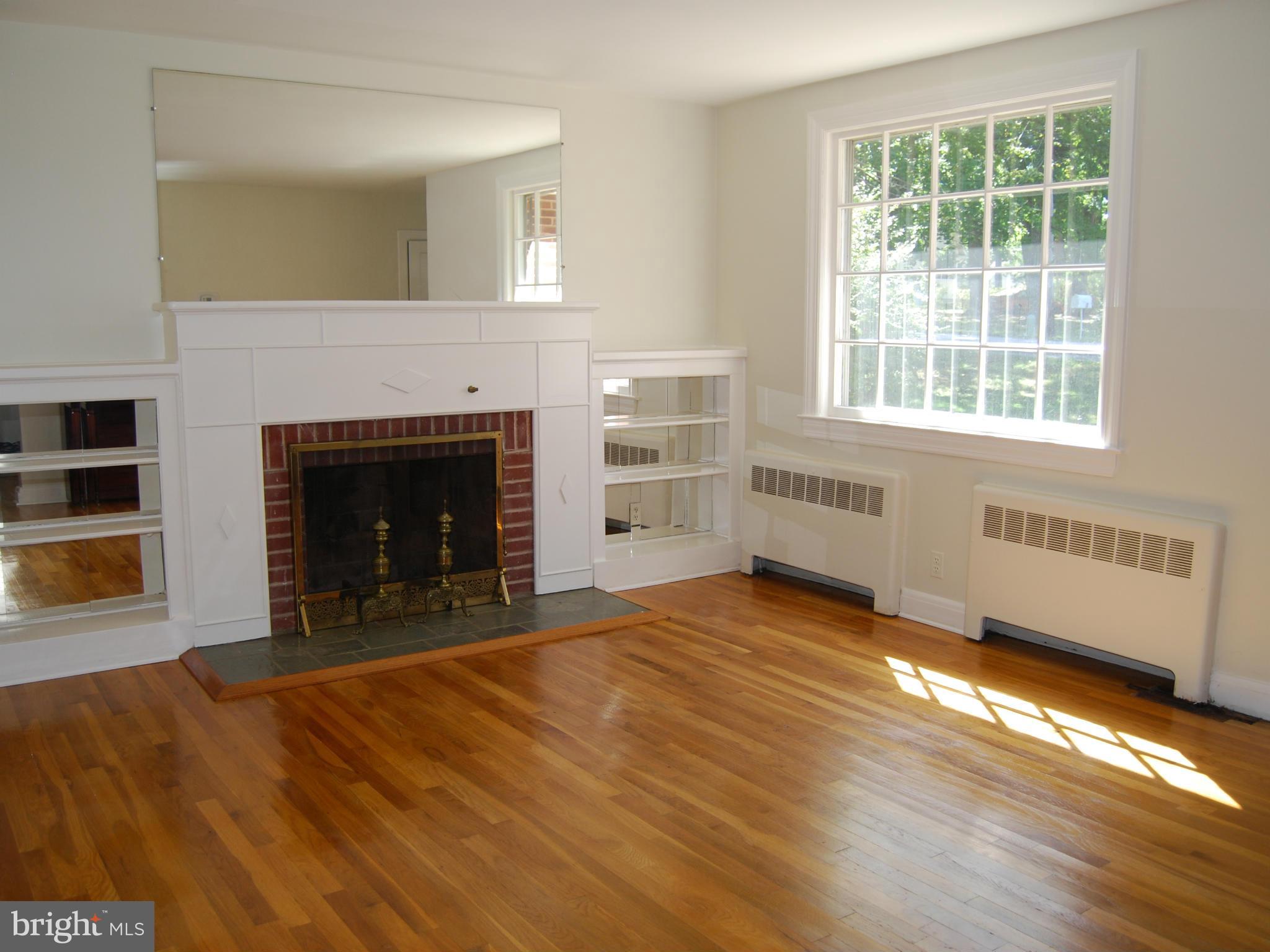 6001 Medora Road Linthicum Heights, MD 21090 - Photo 5 of 23 Living Room