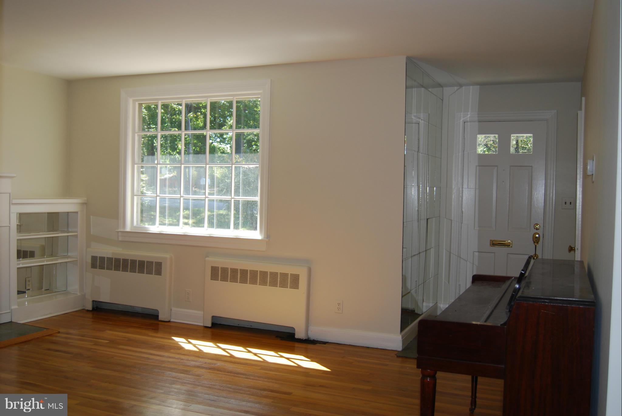 6001 Medora Road Linthicum Heights, MD 21090 - Photo 7 of 23 Living Room