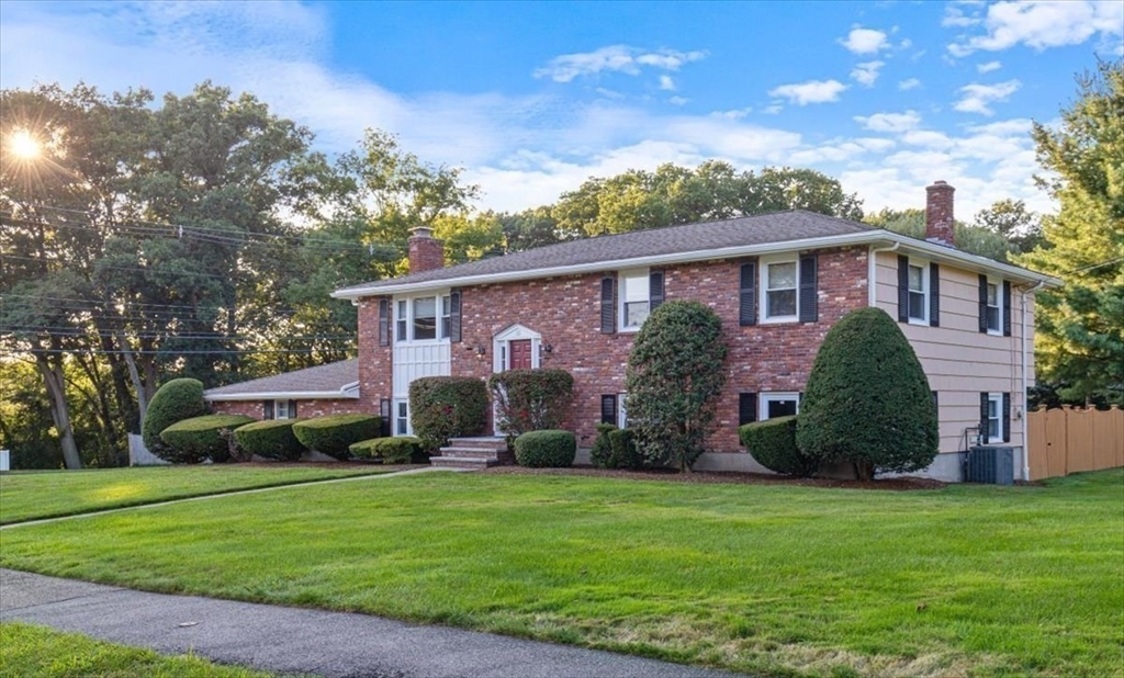 25 Delaware Avenue Danvers, MA 01923 - Photo 3 of 38