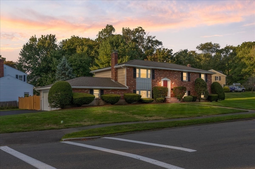 25 Delaware Avenue Danvers, MA 01923 - Photo 4 of 38