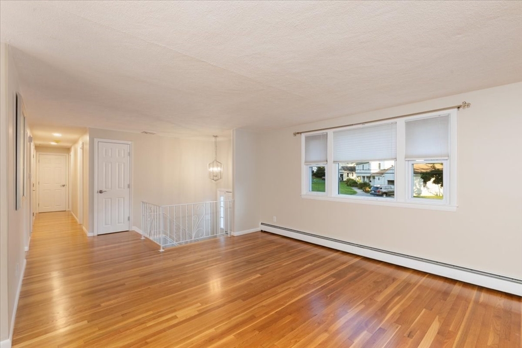 25 Delaware Avenue Danvers, MA 01923 - Photo 6 of 38