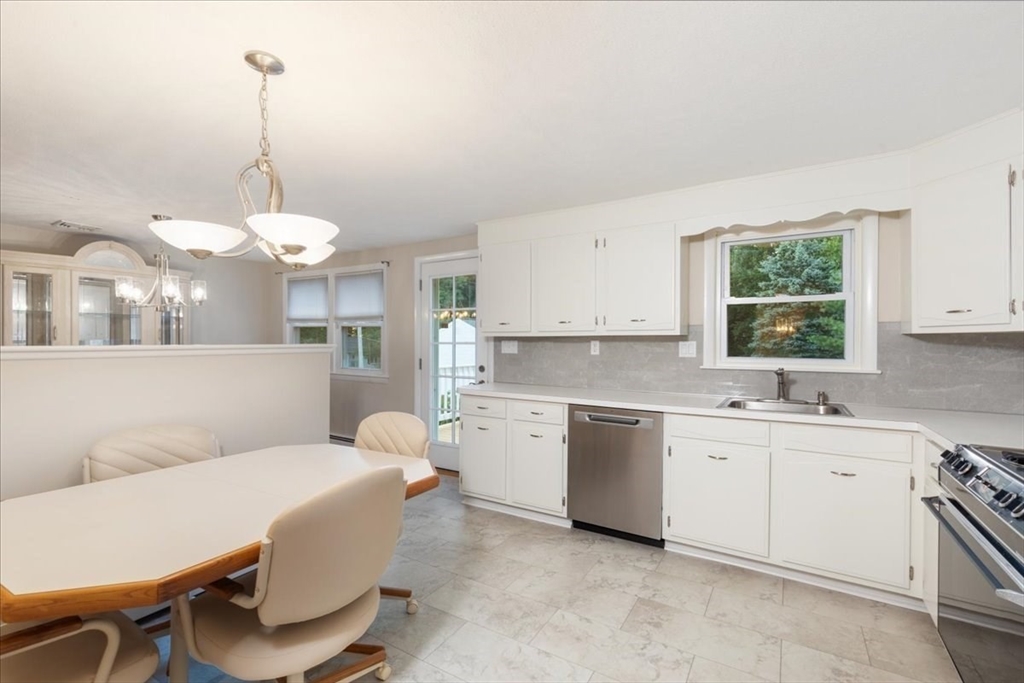 25 Delaware Avenue Danvers, MA 01923 - Photo 9 of 38