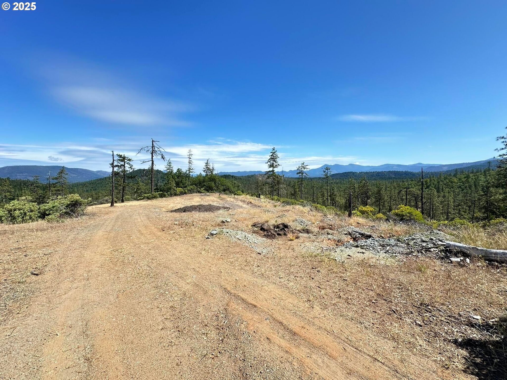 3300 Waldo Road Cave Junction, OR 97523 - Photo 9 of 16