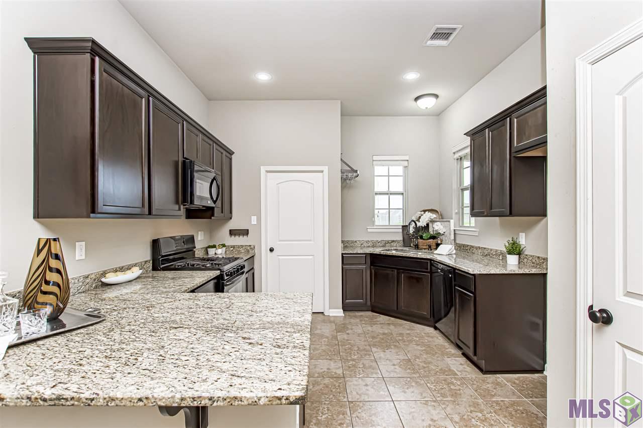 8681 Summer Grove Avenue Baton Rouge, LA 70820 - Photo 4 of 32 So Much Prep Space!