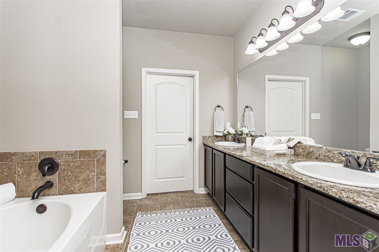 8681 Summer Grove Avenue Baton Rouge, LA 70820 - Photo 9 of 32 Main Bathroom Double Vanity