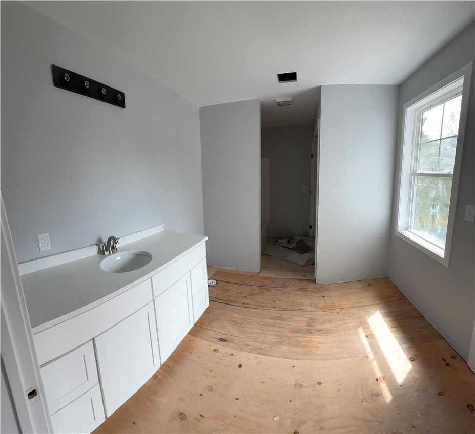 124 Birch Swamp Road, Unit B Warren, RI 02885 - Photo 9 of 11