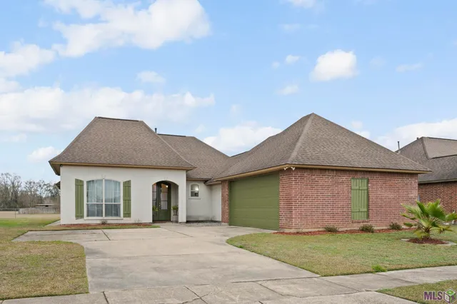 $265,000 | 9113 Highland Oaks Avenue, Zachary, LA 70791