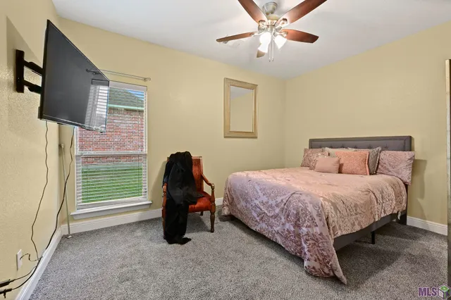 $263,000 | 9113 Highland Oaks Avenue, Zachary, LA 70791