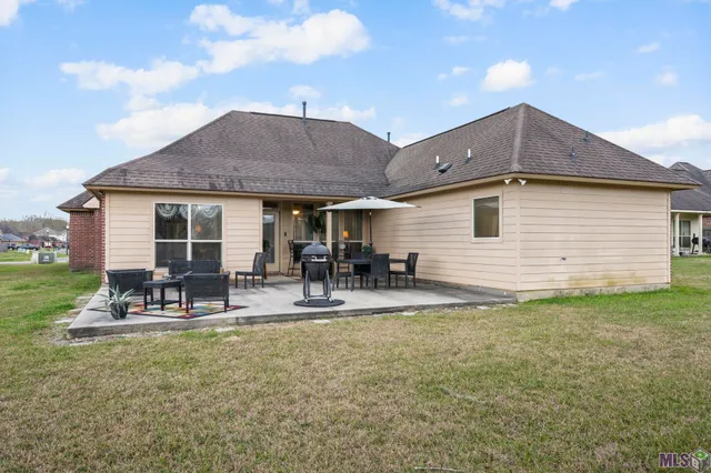 $263,000 | 9113 Highland Oaks Avenue, Zachary, LA 70791
