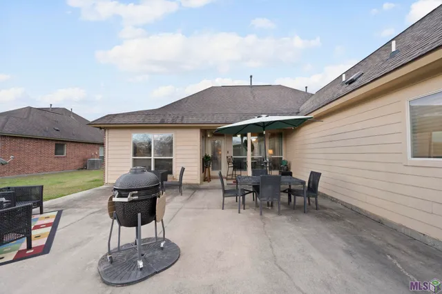 $263,000 | 9113 Highland Oaks Avenue, Zachary, LA 70791