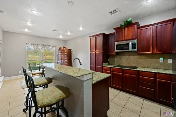 $263,000 | 9113 Highland Oaks Avenue, Zachary, LA 70791