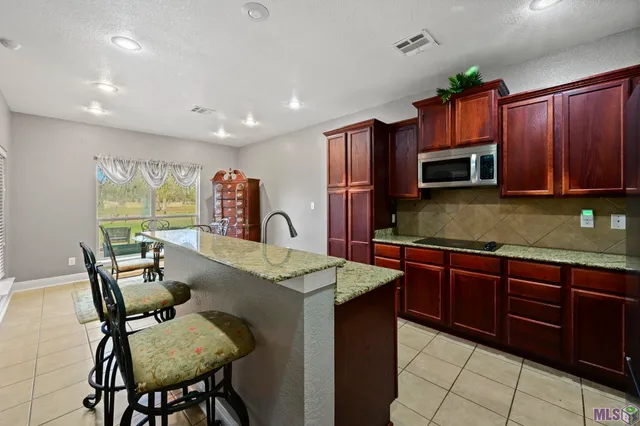 $263,000 | 9113 Highland Oaks Avenue, Zachary, LA 70791