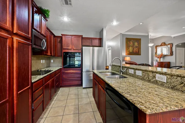 $263,000 | 9113 Highland Oaks Avenue, Zachary, LA 70791